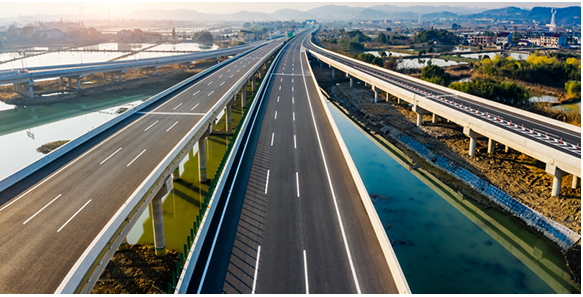 関西新物流センターⅢは、高速道路網と優れた都市アクセスで実現する物流効率化